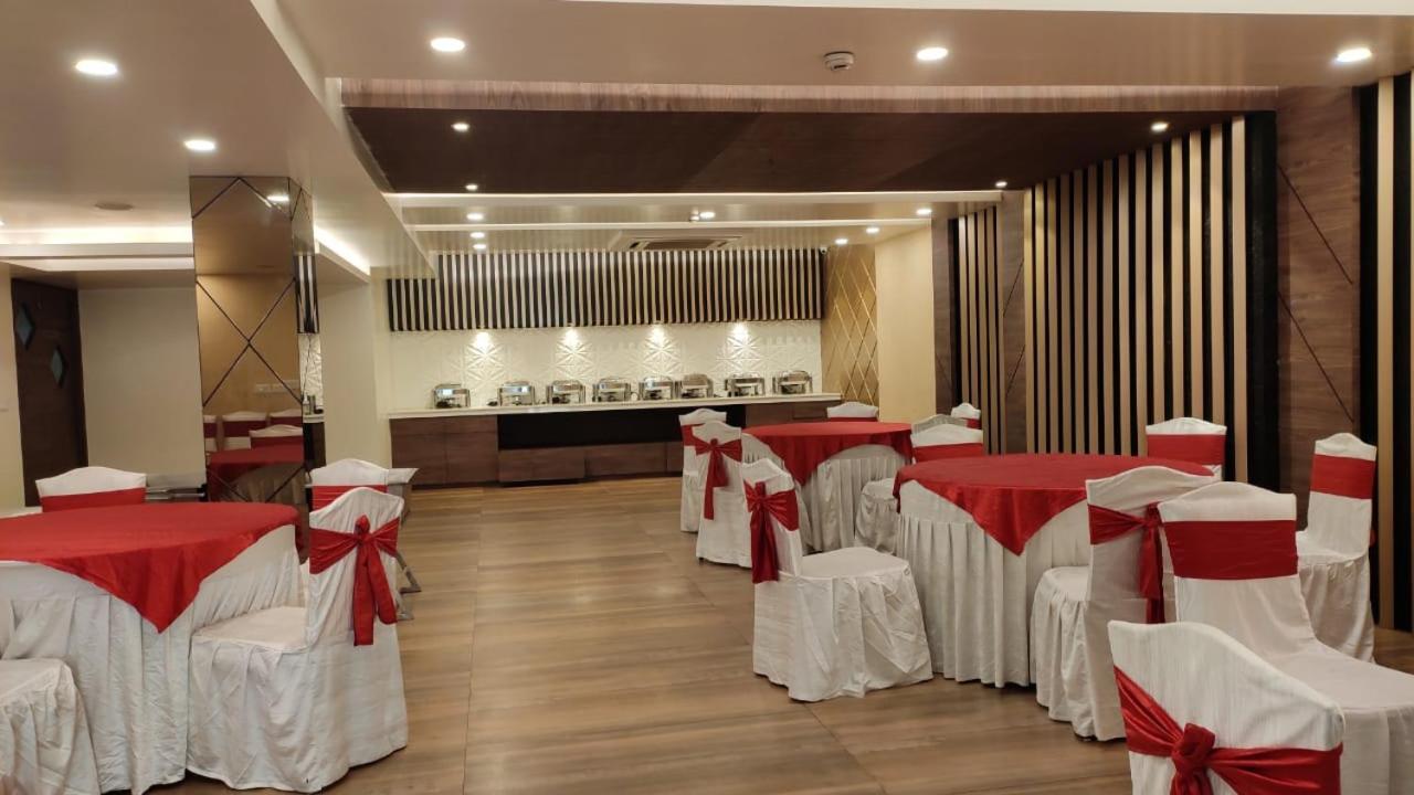 Hotel Poseidon Inn 勒克瑙 外观 照片