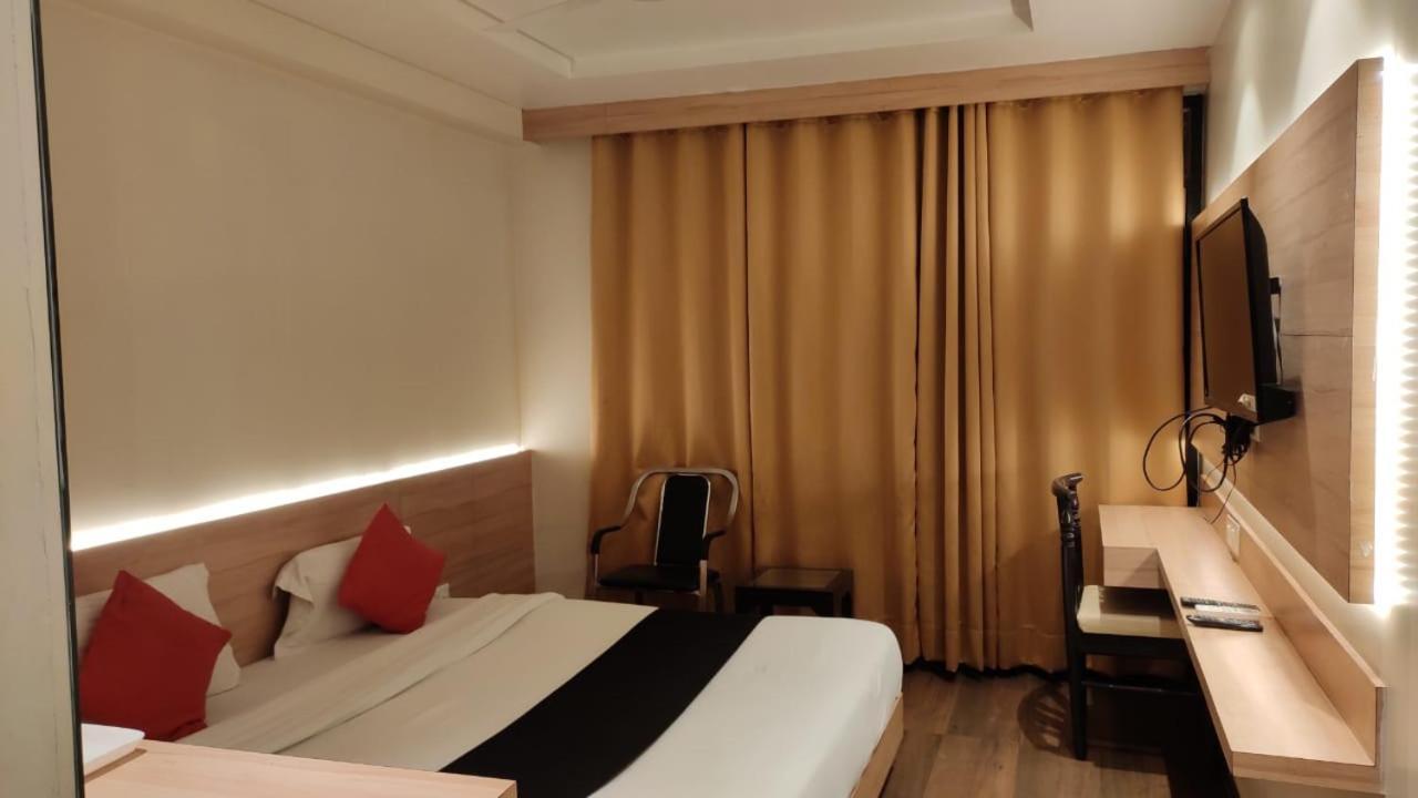 Hotel Poseidon Inn 勒克瑙 外观 照片